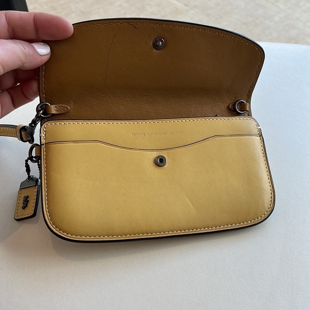 Coach Glovetanned Leather Wristlet Clutch Melon Yellow - Picture 7 of 13